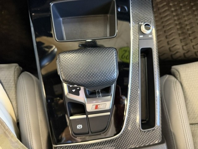 Photo 23 of this AUDI SQ5