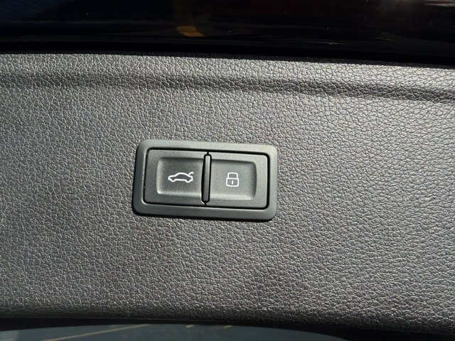 Photo 13 of this AUDI SQ5