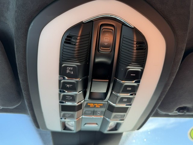 Photo 23 of this PORSCHE CAYENNE