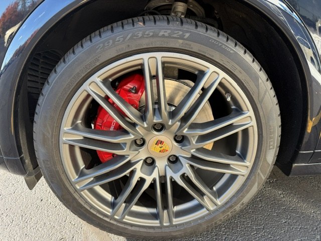 Photo 7 of this PORSCHE CAYENNE