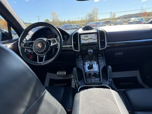 Photo 12 of this PORSCHE CAYENNE