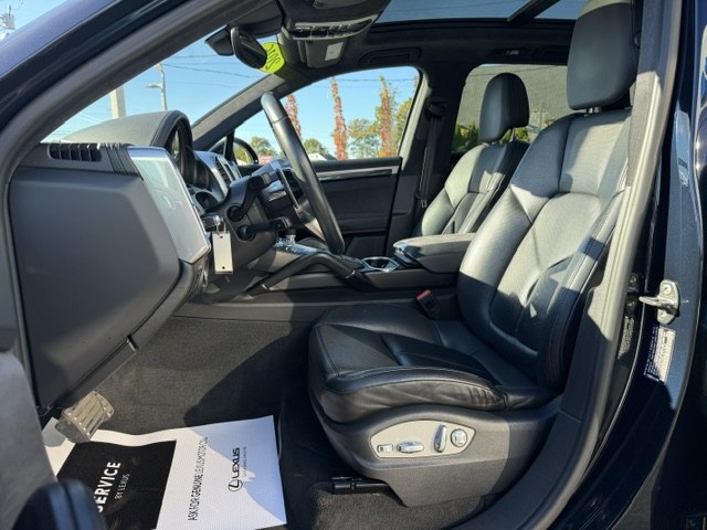 Photo 8 of this PORSCHE CAYENNE