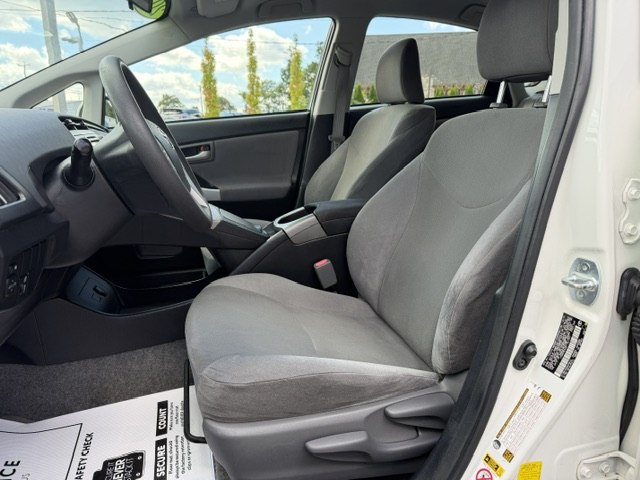 Photo 8 of this TOYOTA PRIUS
