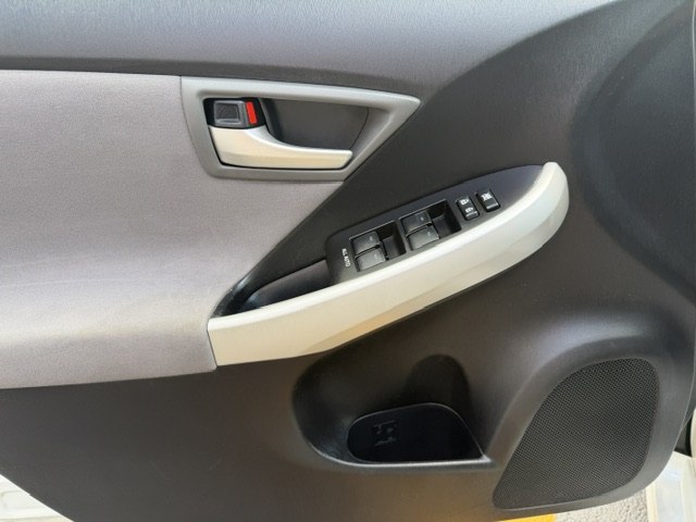 Photo 9 of this TOYOTA PRIUS