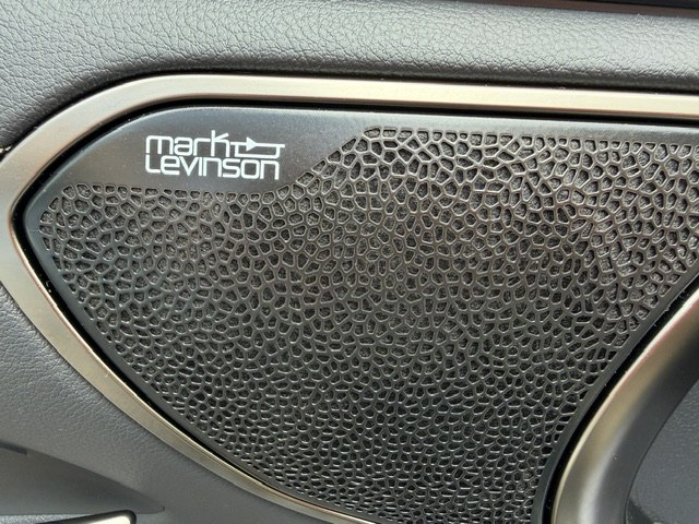 Photo 10 of this LEXUS ES