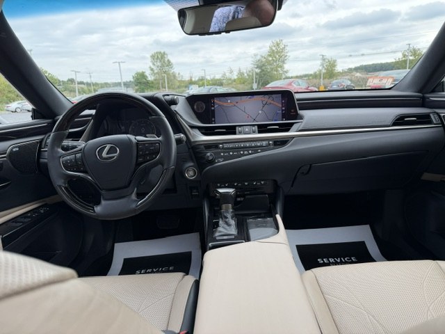 Photo 12 of this LEXUS ES