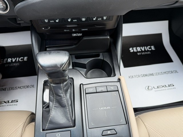 Photo 17 of this LEXUS ES