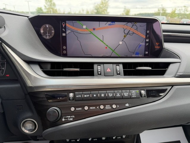 Photo 16 of this LEXUS ES