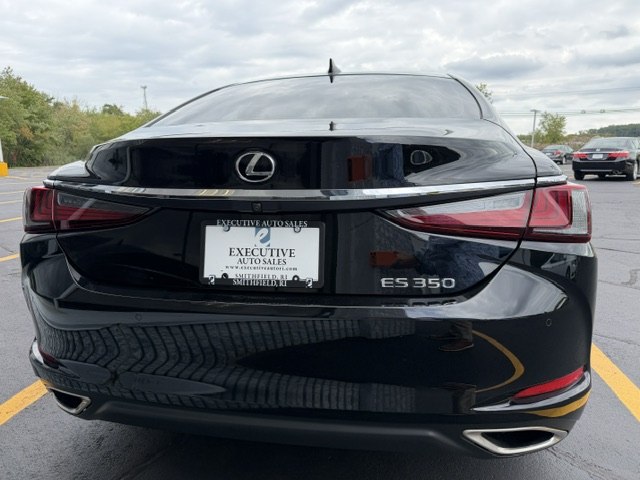 Photo 3 of this LEXUS ES