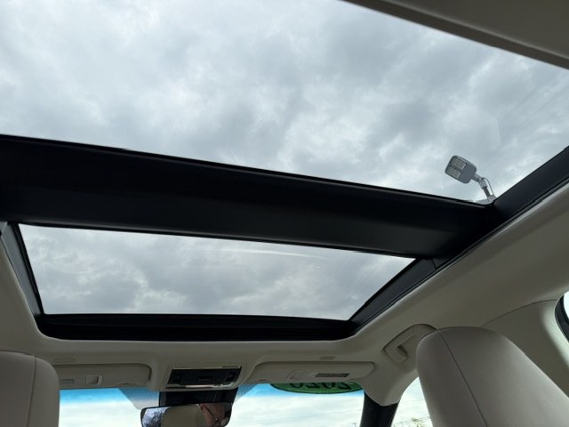 Photo 13 of this LEXUS ES