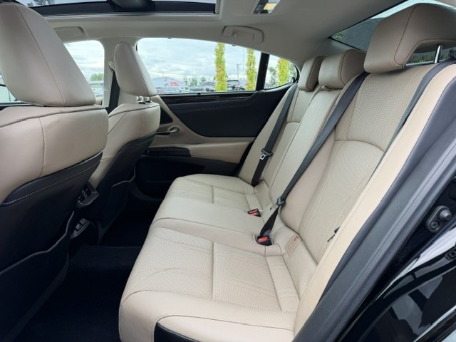 Photo 11 of this LEXUS ES