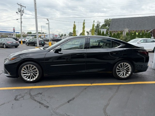 Photo 4 of this LEXUS ES
