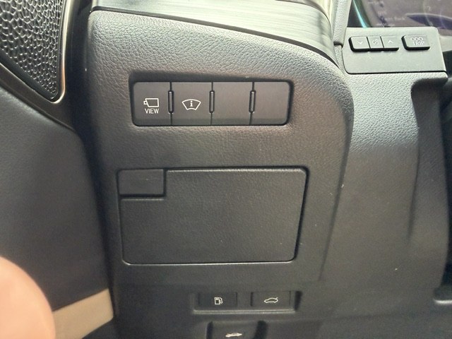 Photo 20 of this LEXUS ES