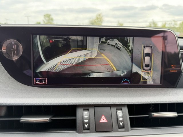 Photo 22 of this LEXUS ES
