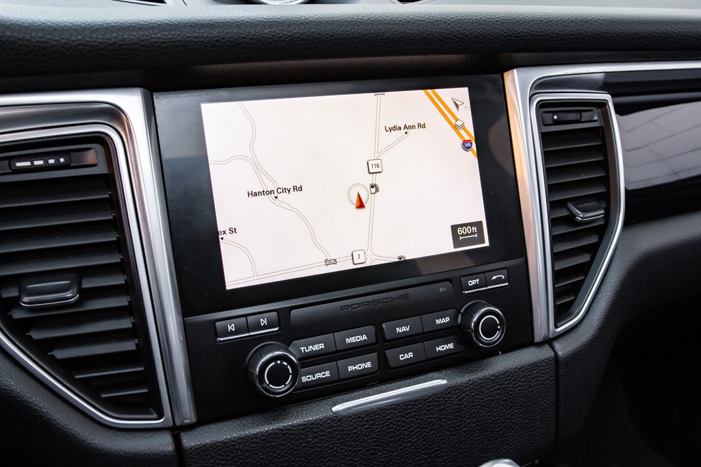 Photo 21 of this PORSCHE MACAN