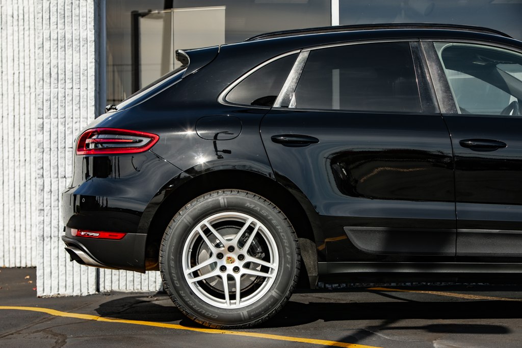 Photo 9 of this PORSCHE MACAN