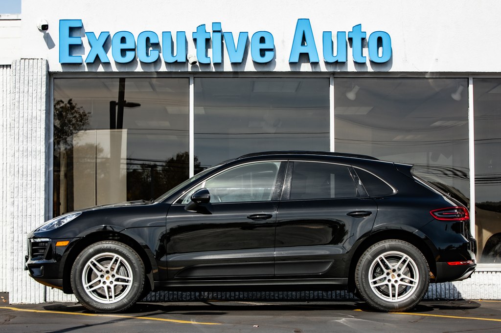 Photo 4 of this PORSCHE MACAN
