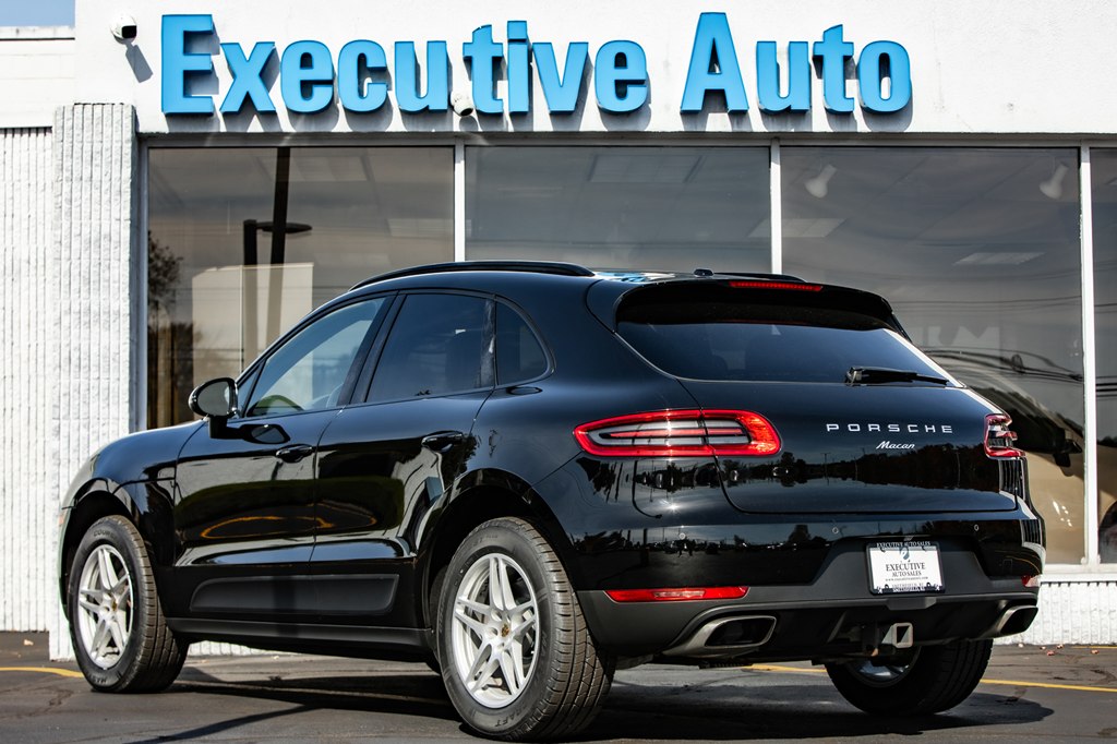 Photo 5 of this PORSCHE MACAN
