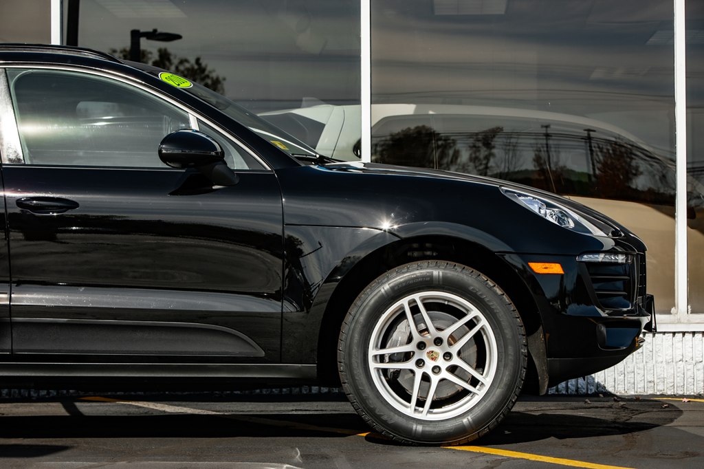 Photo 10 of this PORSCHE MACAN