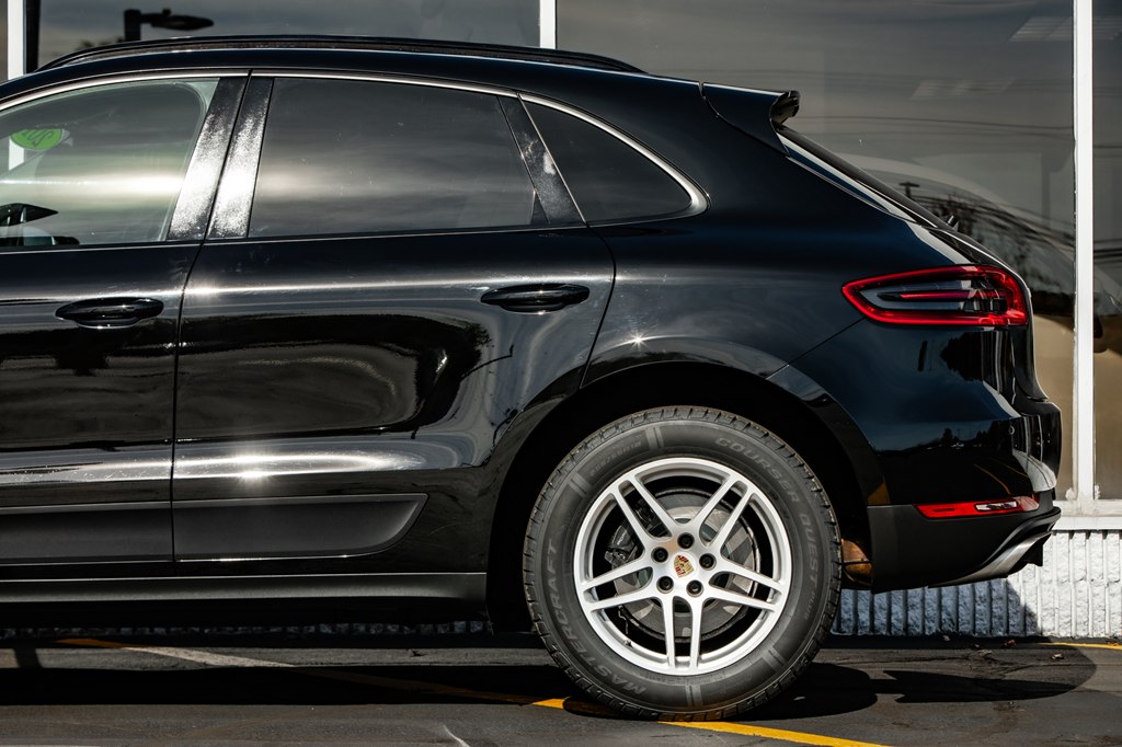 Photo 12 of this PORSCHE MACAN