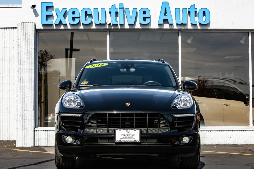 Photo 2 of this PORSCHE MACAN