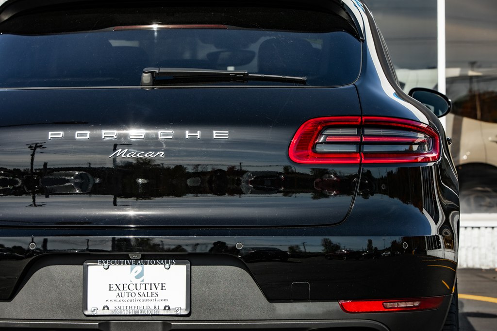 Photo 14 of this PORSCHE MACAN