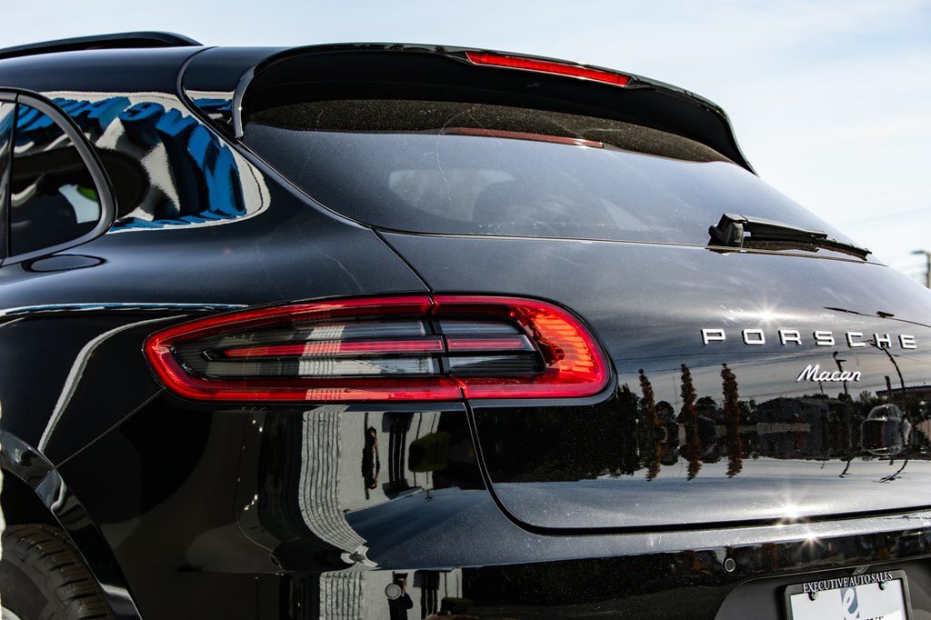 Photo 16 of this PORSCHE MACAN