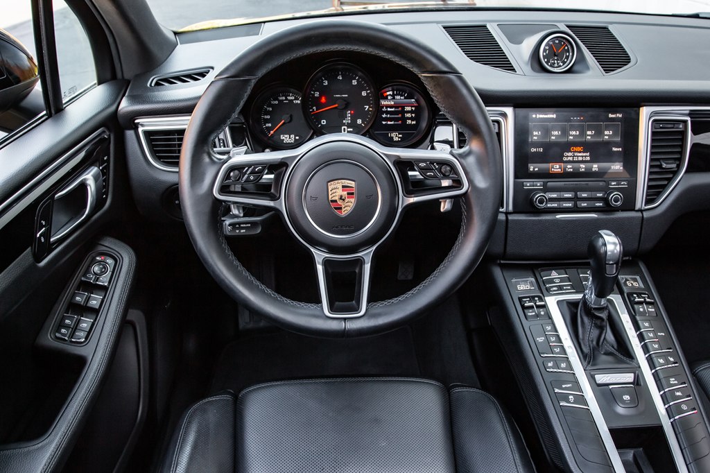 Photo 19 of this PORSCHE MACAN