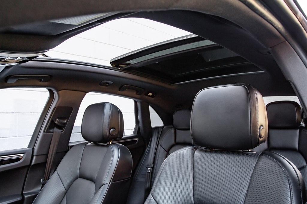 Photo 25 of this PORSCHE MACAN