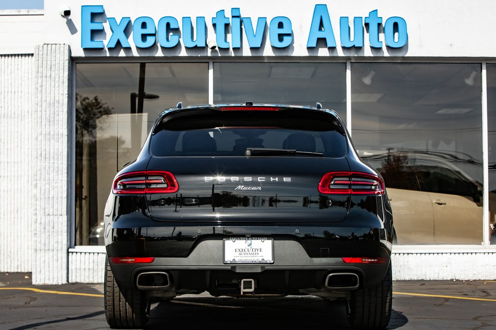 Photo 6 of this PORSCHE MACAN