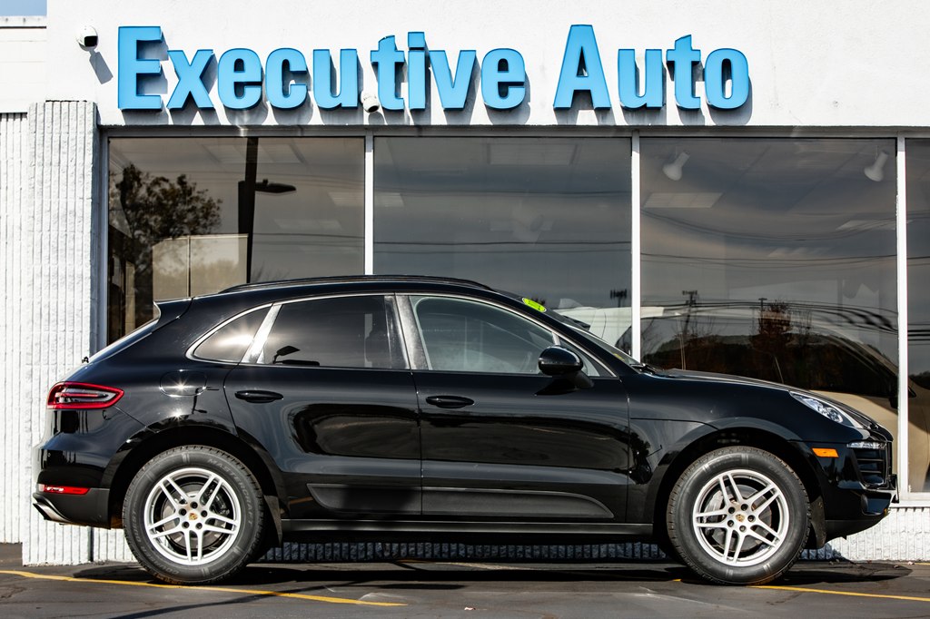 Photo 8 of this PORSCHE MACAN