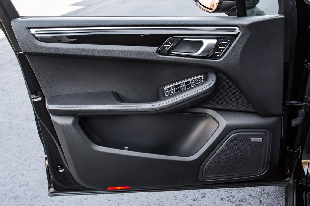 Photo 27 of this PORSCHE MACAN