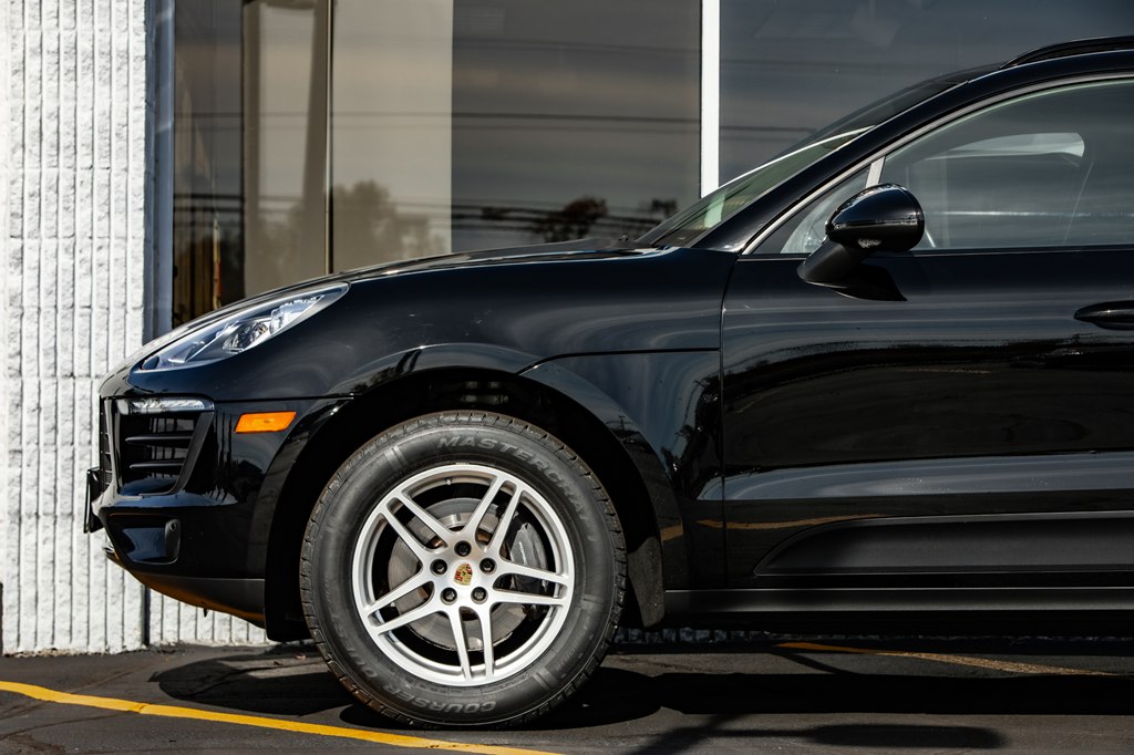 Photo 11 of this PORSCHE MACAN