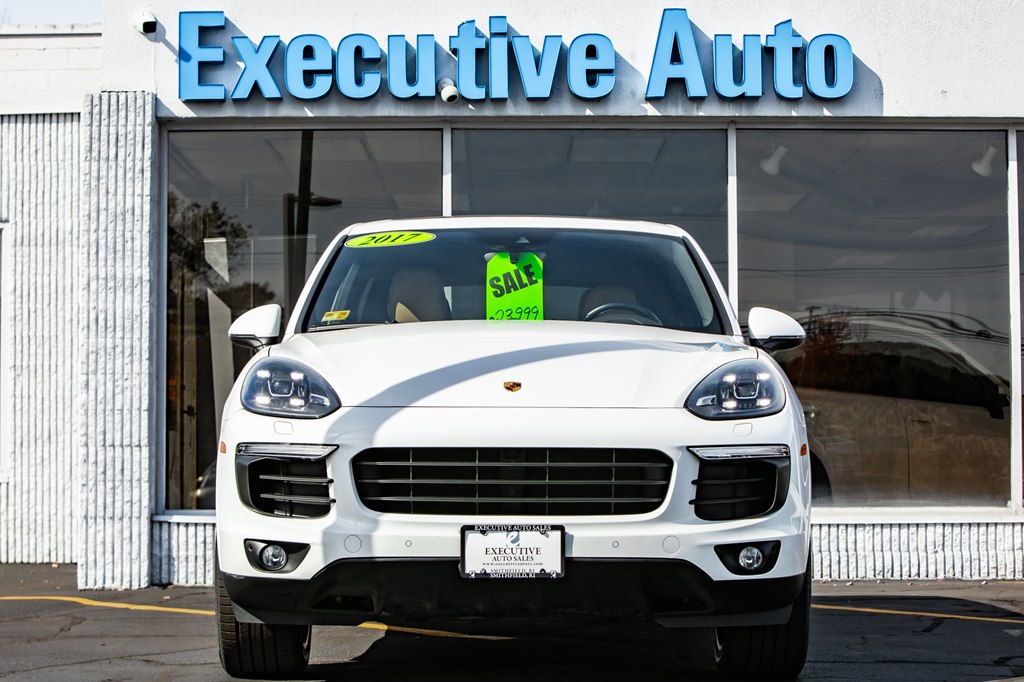 Photo 2 of this PORSCHE CAYENNE