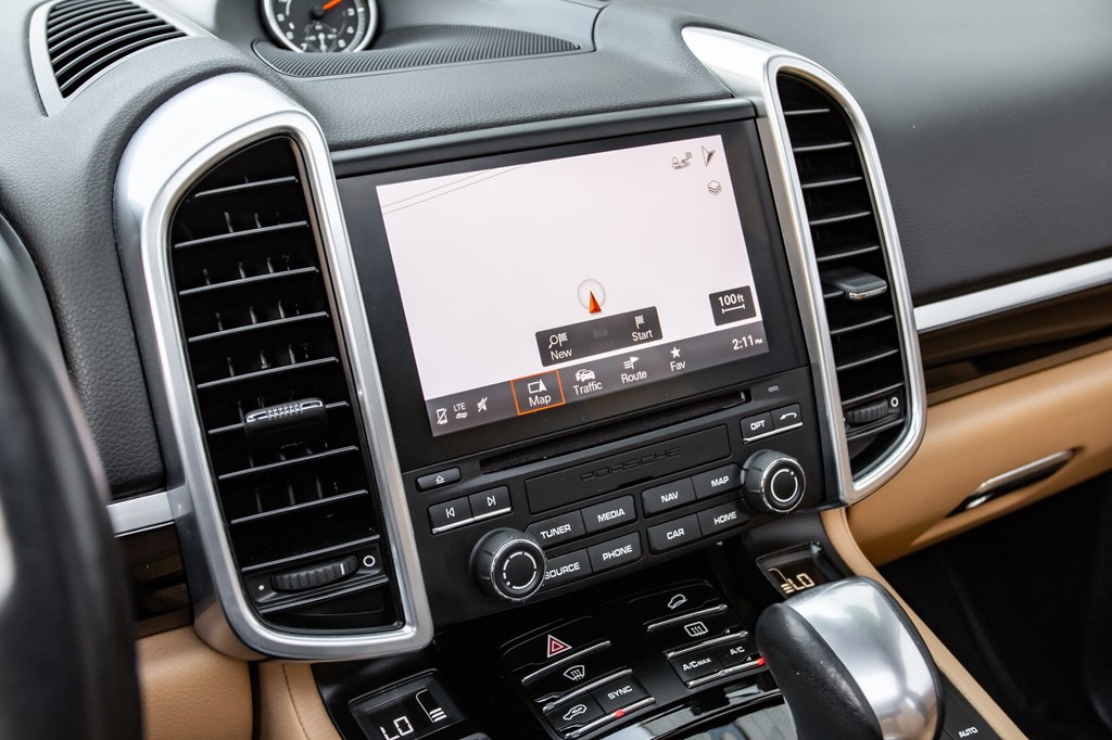 Photo 21 of this PORSCHE CAYENNE
