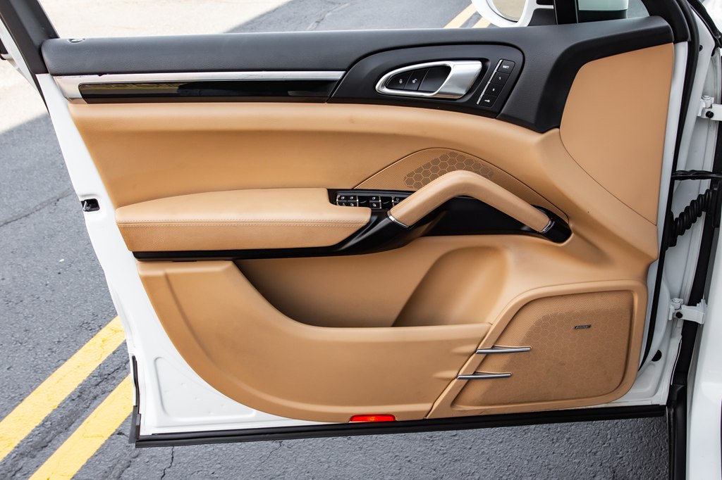 Photo 27 of this PORSCHE CAYENNE