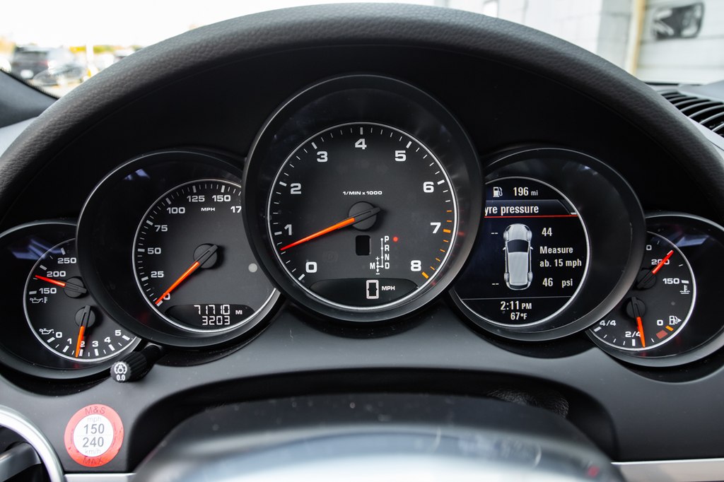 Photo 20 of this PORSCHE CAYENNE
