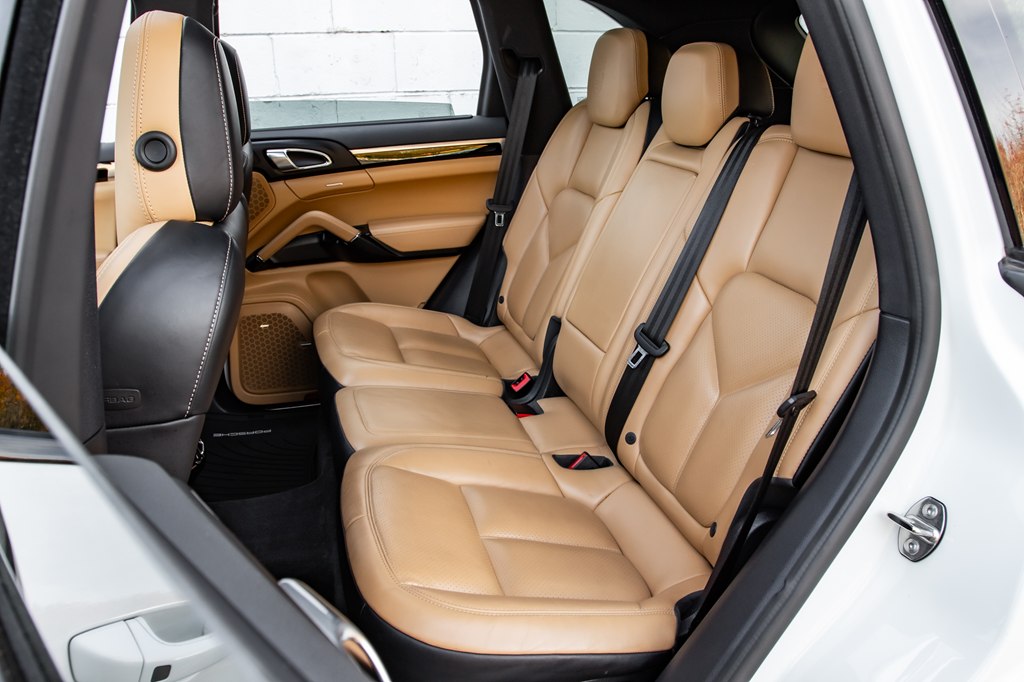 Photo 26 of this PORSCHE CAYENNE
