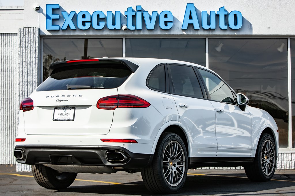 Photo 7 of this PORSCHE CAYENNE