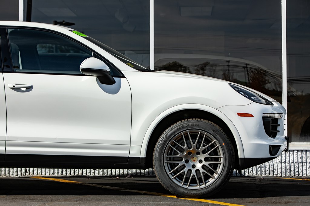 Photo 10 of this PORSCHE CAYENNE
