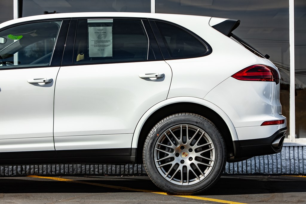 Photo 12 of this PORSCHE CAYENNE