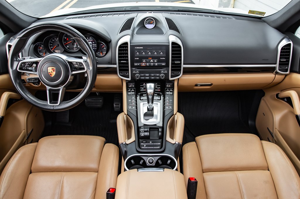 Photo 18 of this PORSCHE CAYENNE