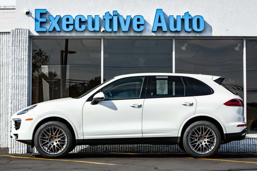 Photo 4 of this PORSCHE CAYENNE