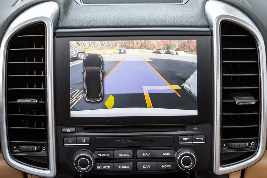 Photo 22 of this PORSCHE CAYENNE