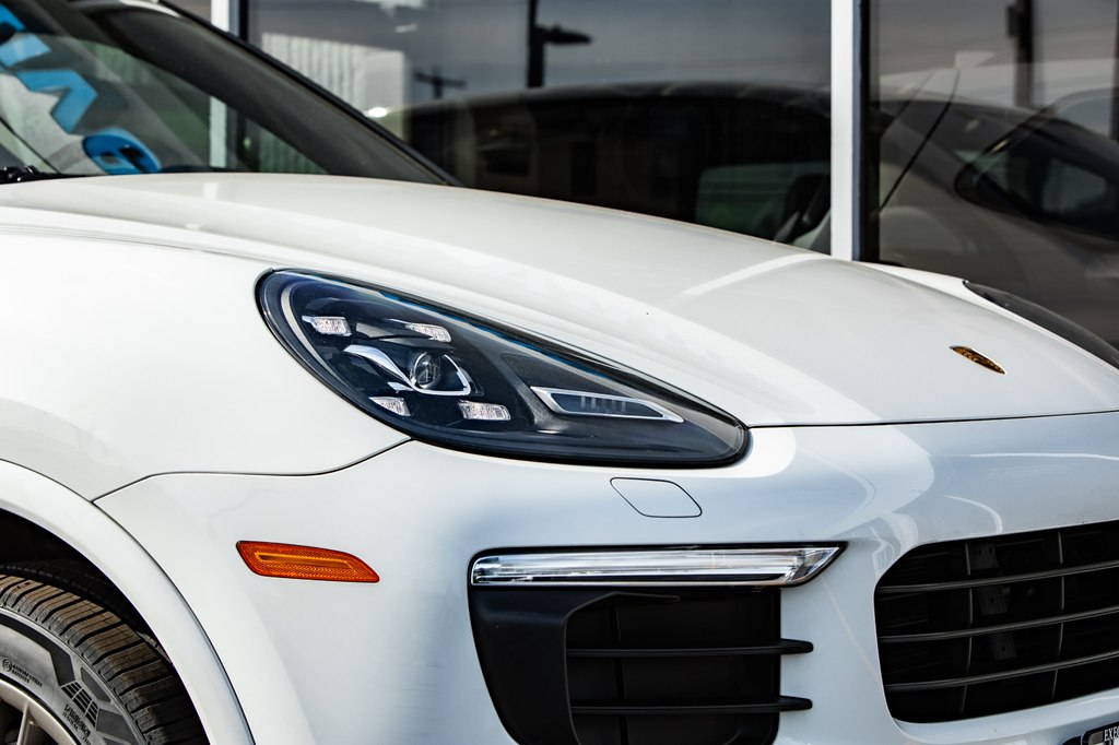 Photo 15 of this PORSCHE CAYENNE