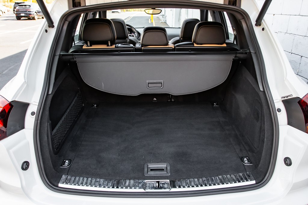Photo 29 of this PORSCHE CAYENNE