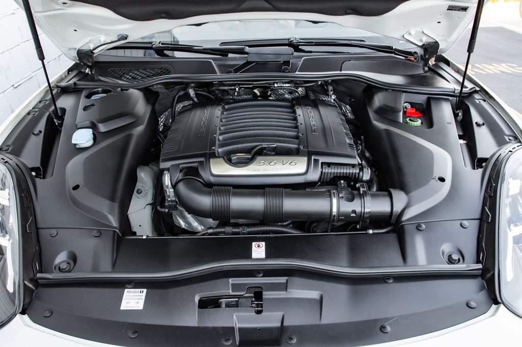 Photo 30 of this PORSCHE CAYENNE