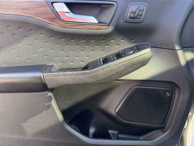 Photo 11 of this FORD ESCAPE