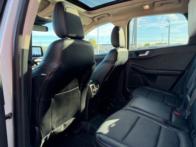 Photo 13 of this FORD ESCAPE