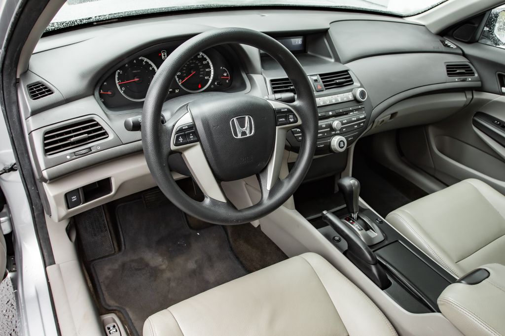 Photo 17 of this HONDA ACCORD